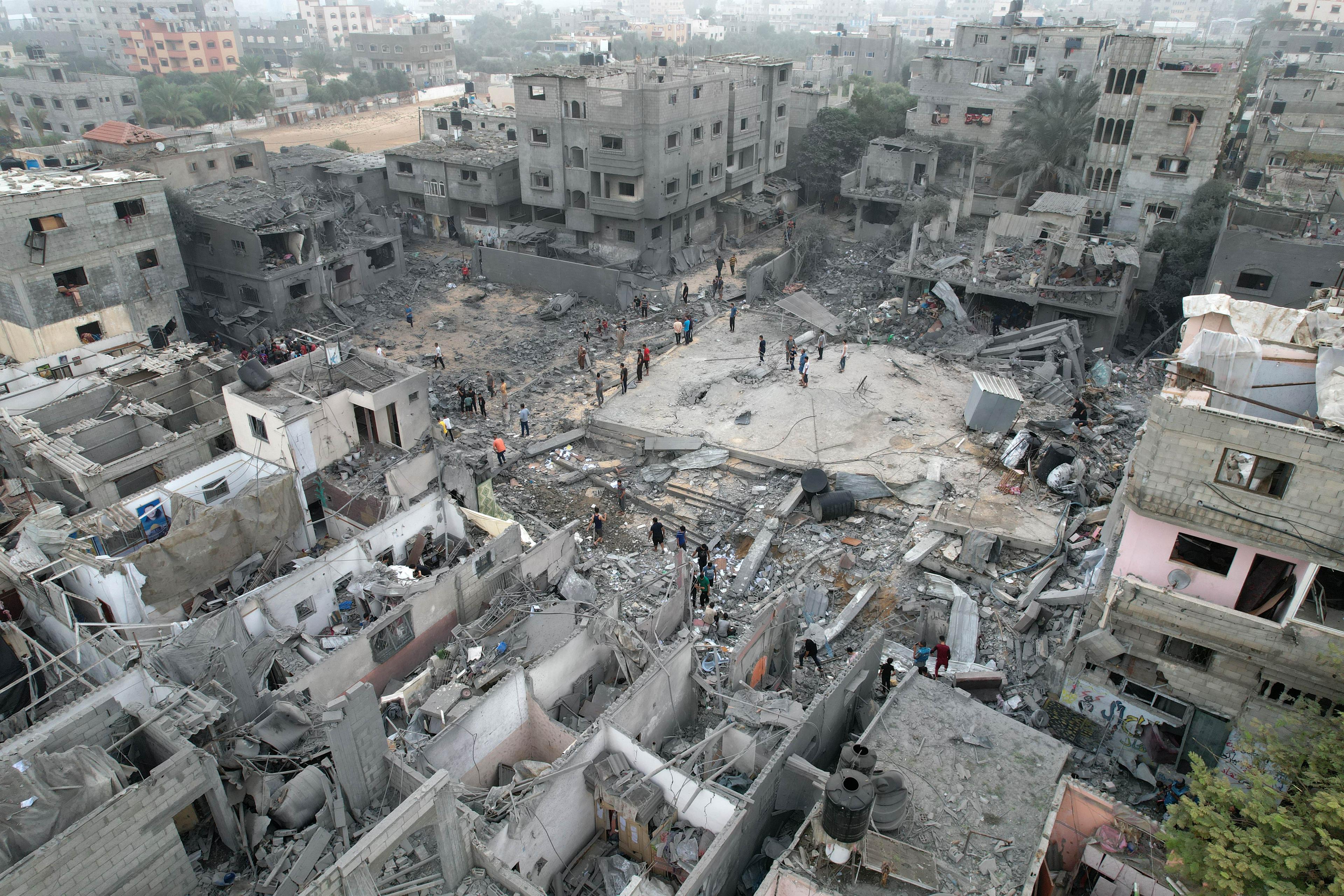 Flygbild över sönderbombade byggnader i Gaza City